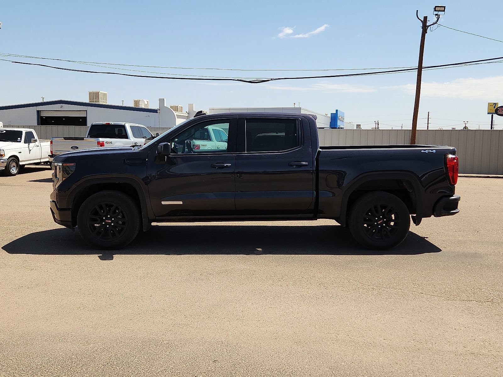 Used 2024 GMC Sierra 1500 Elevation AWD/4WD image 2