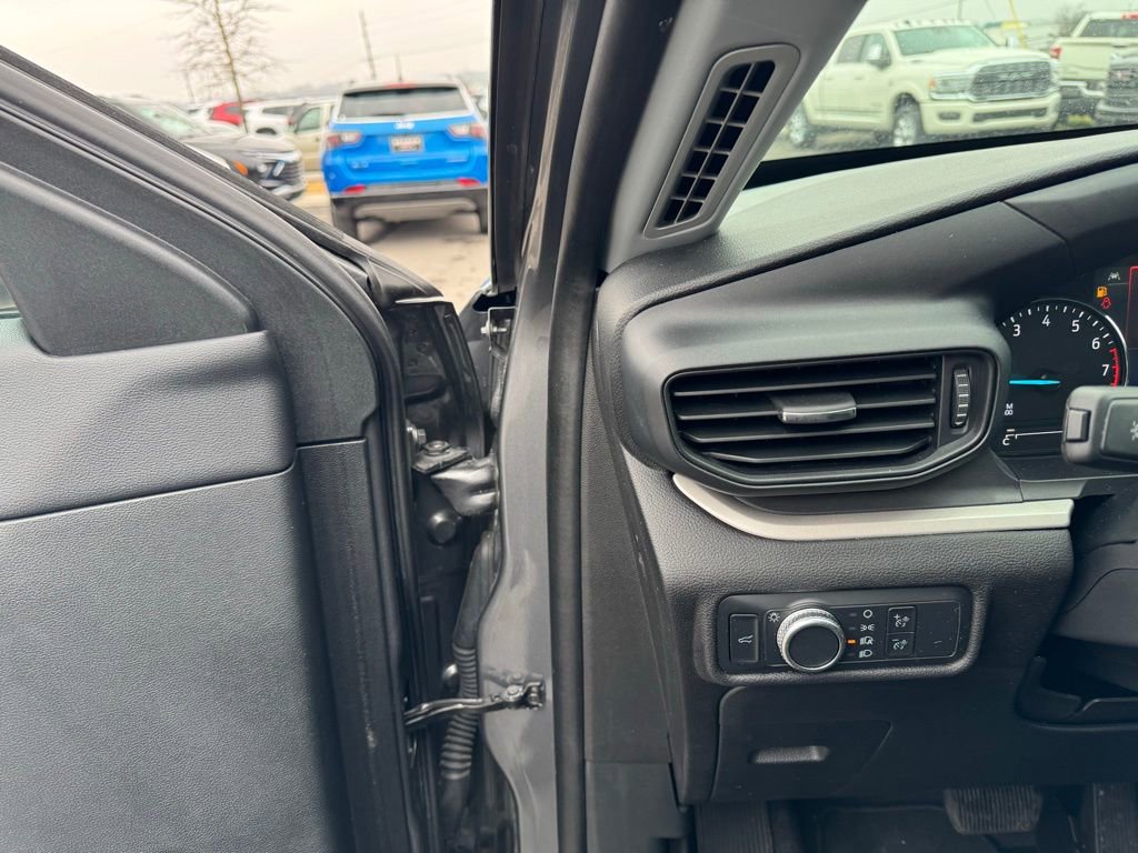 Used 2022 Ford Explorer XLT image 12