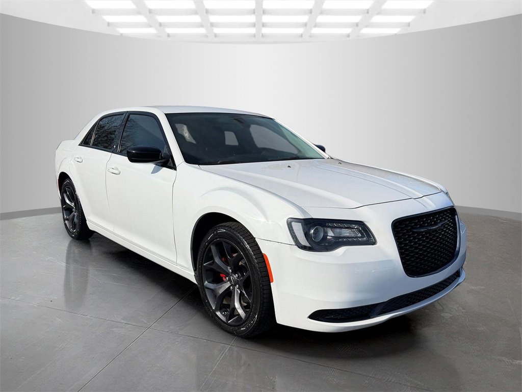 Used 2022 Chrysler 300 Touring w/ Sport Appearance Package image 5