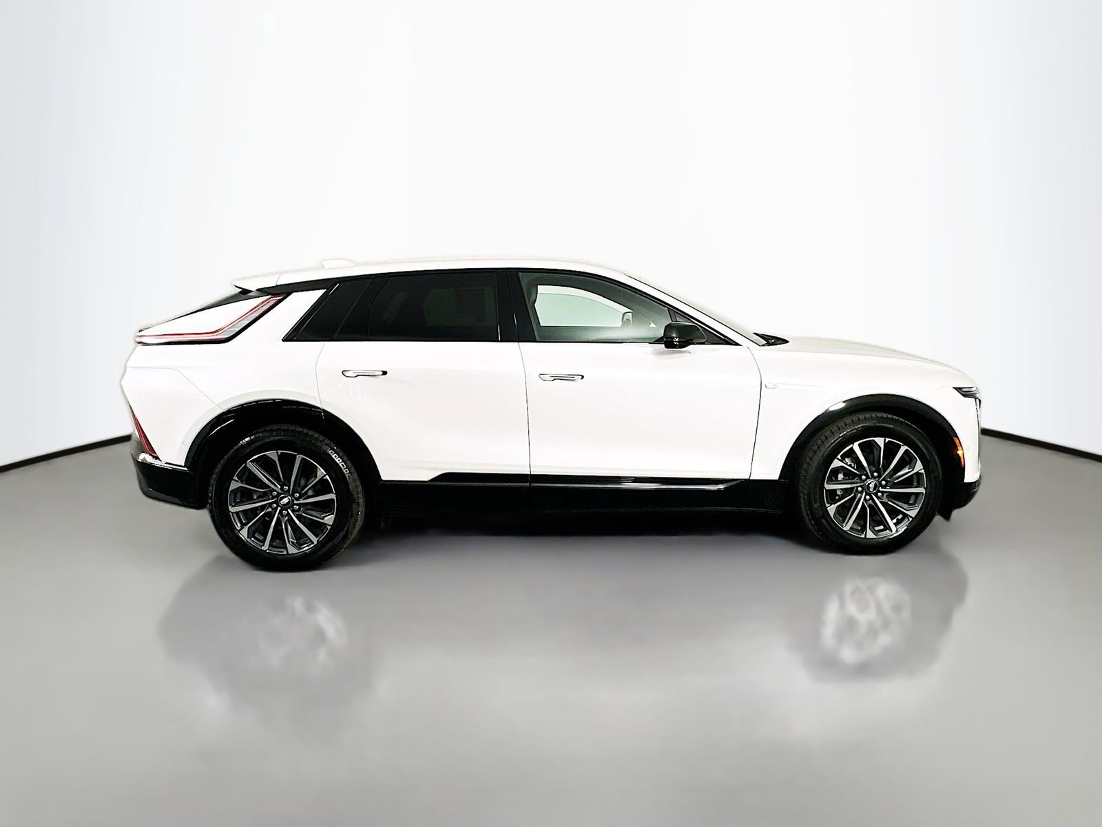 Used 2025 Cadillac Lyriq Sport w/ LPO, Floor Liner Package AWD/4WD image 8