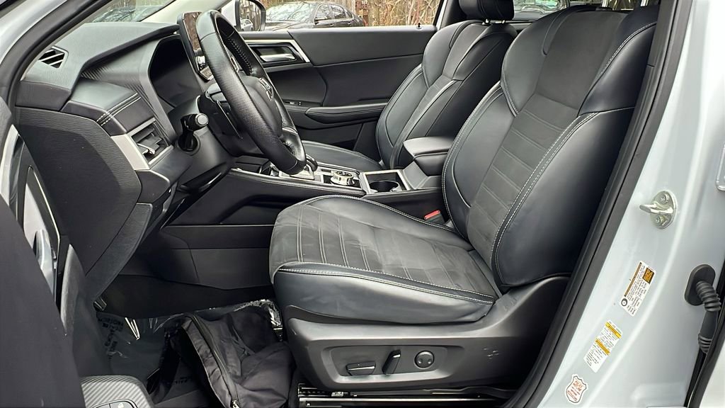 Used 2024 Mitsubishi Outlander SE image 19