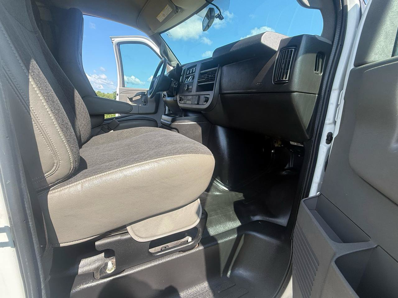 Used 2020 Chevrolet Express 2500 w/ Driver Convenience Package RWD image 21
