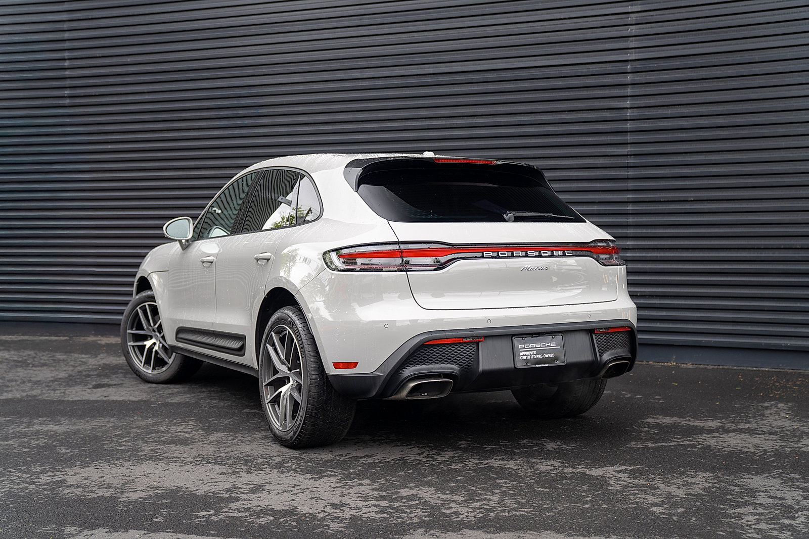 Certified 2026 Porsche Macan AWD/4WD image 3