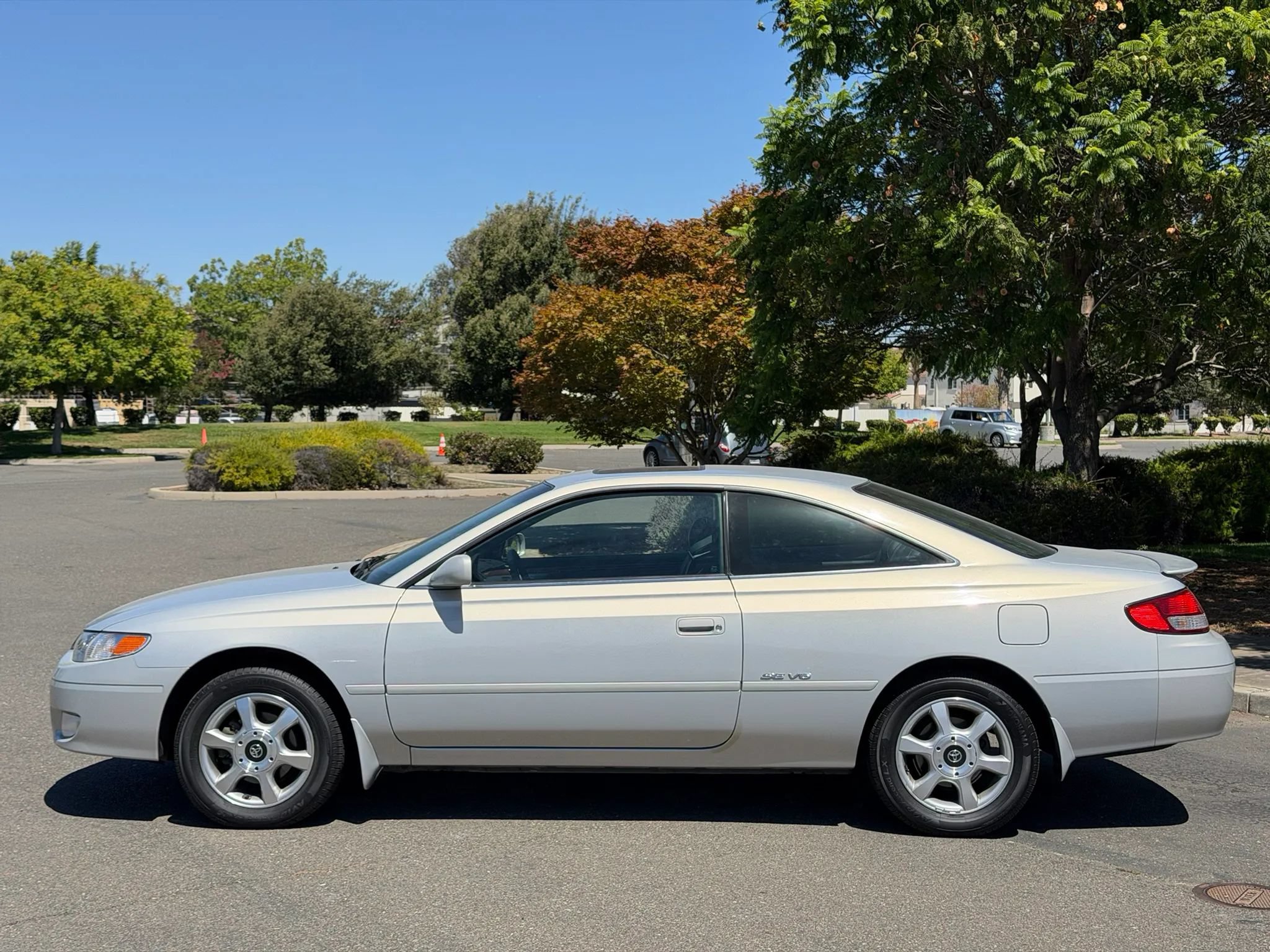 Used 1999 Toyota Solara SE FWD image 2