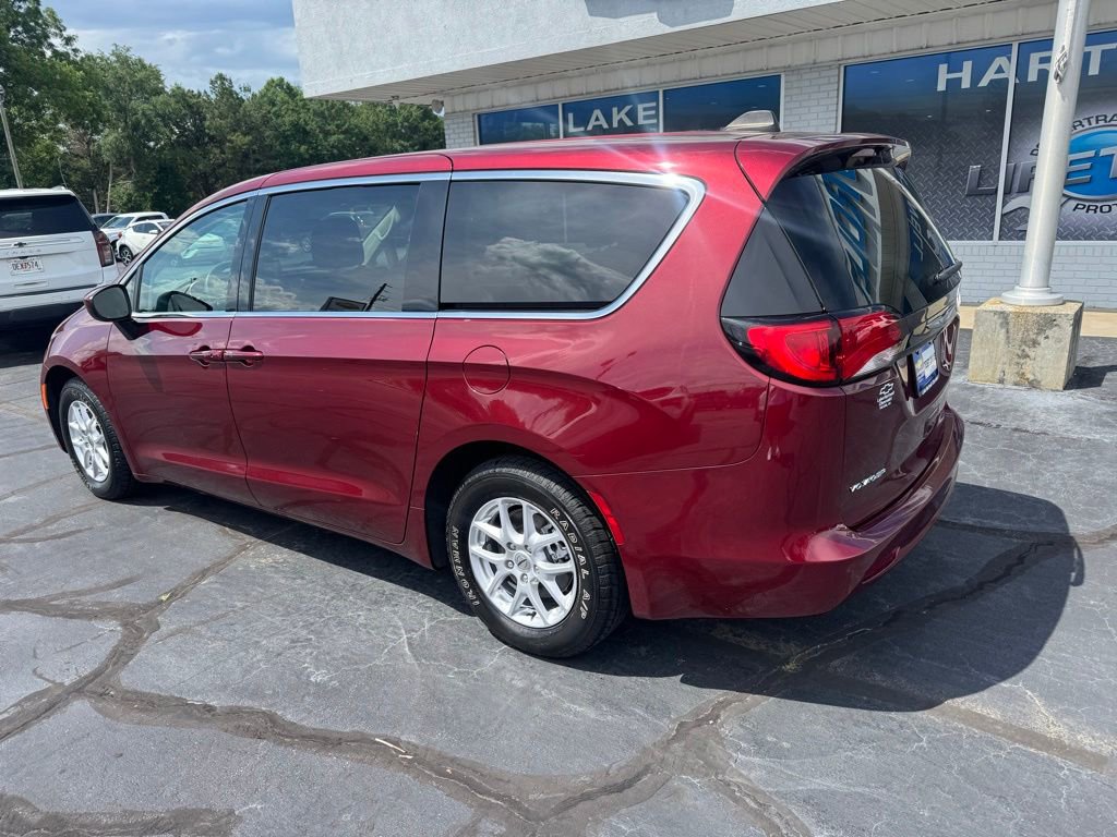 Used 2023 Chrysler Voyager LX FWD image 3