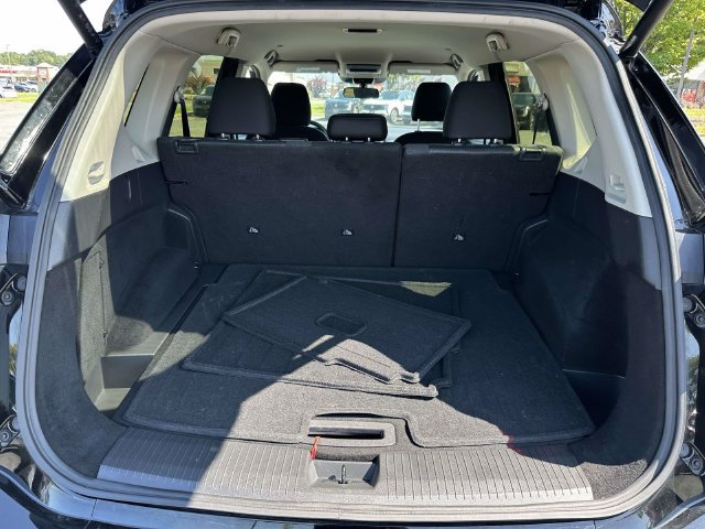 Used 2024 Nissan Rogue SV AWD/4WD image 13