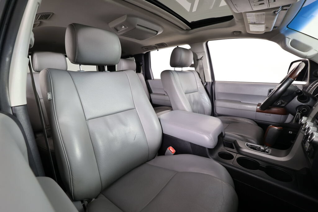 Used 2015 Toyota Sequoia Platinum AWD/4WD image 29