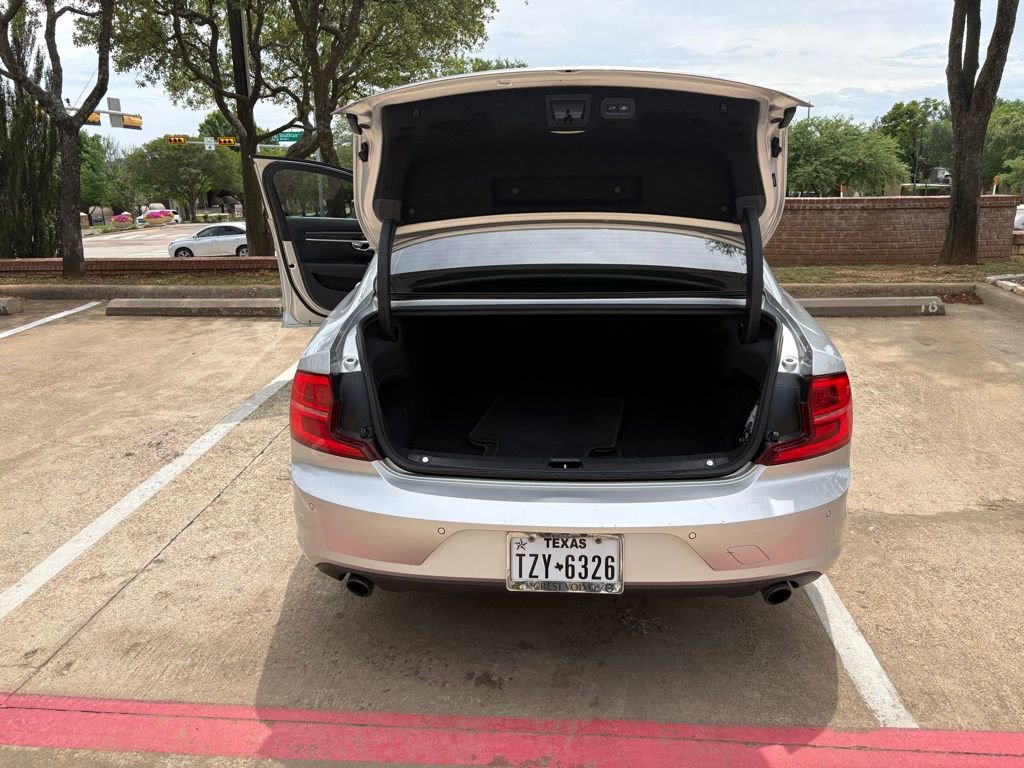 Used 2018 Volvo S90 T5 Momentum w/ Convenience Package image 16