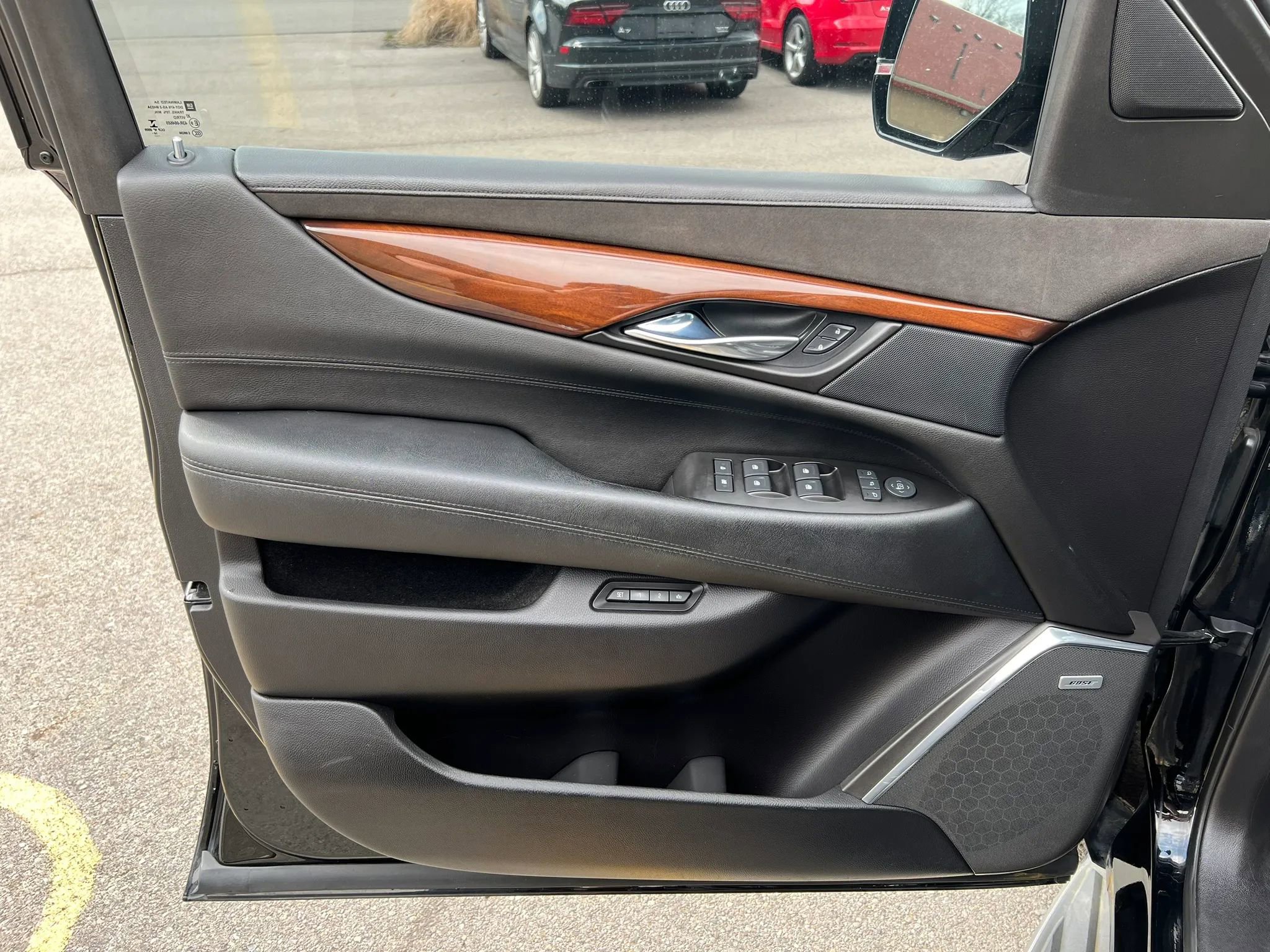 Used 2015 Cadillac Escalade Luxury image 21