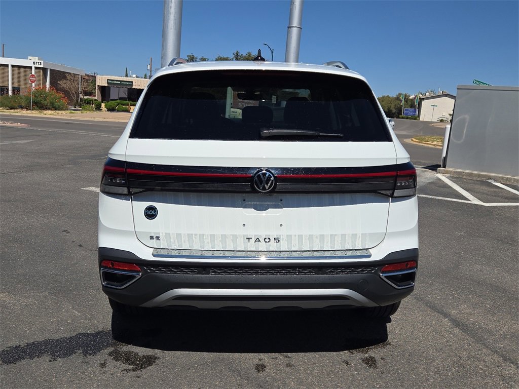 New 2025 Volkswagen Taos SE image 9