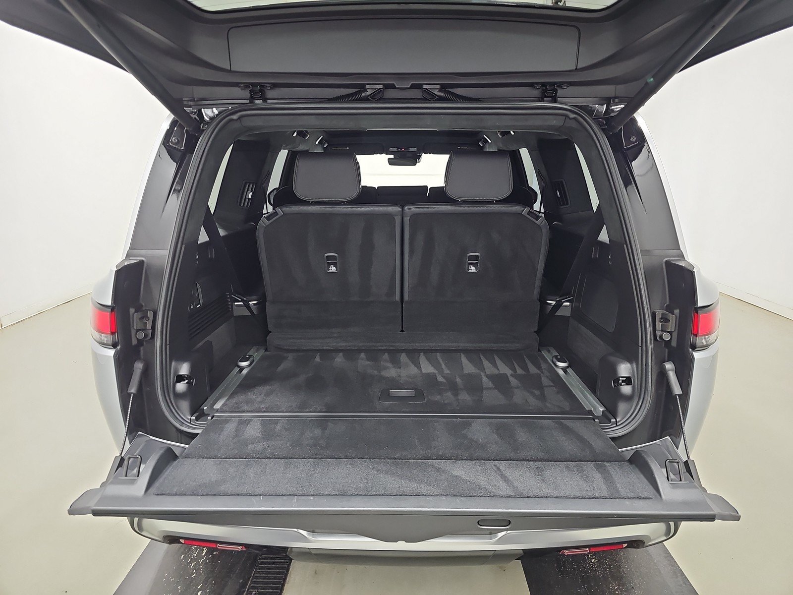 Used 2024 Rivian R1S Adventure AWD/4WD image 15