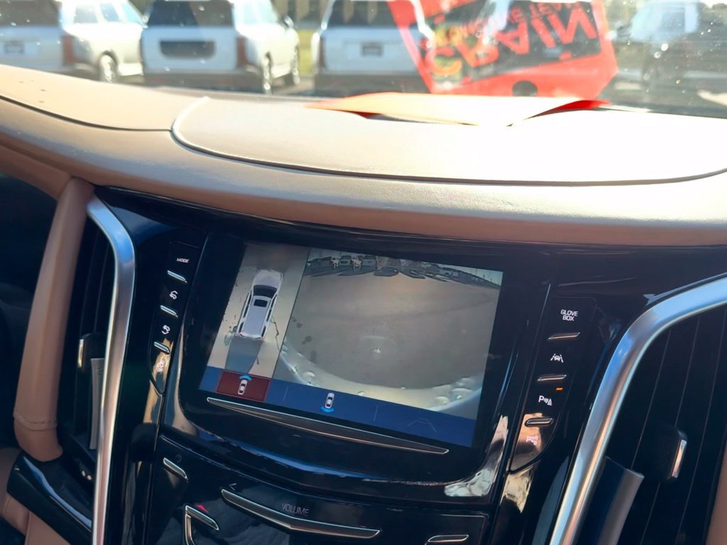 Used 2019 Cadillac Escalade Platinum AWD/4WD image 17