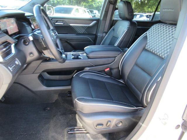 Used 2025 GMC Acadia Denali FWD image 18
