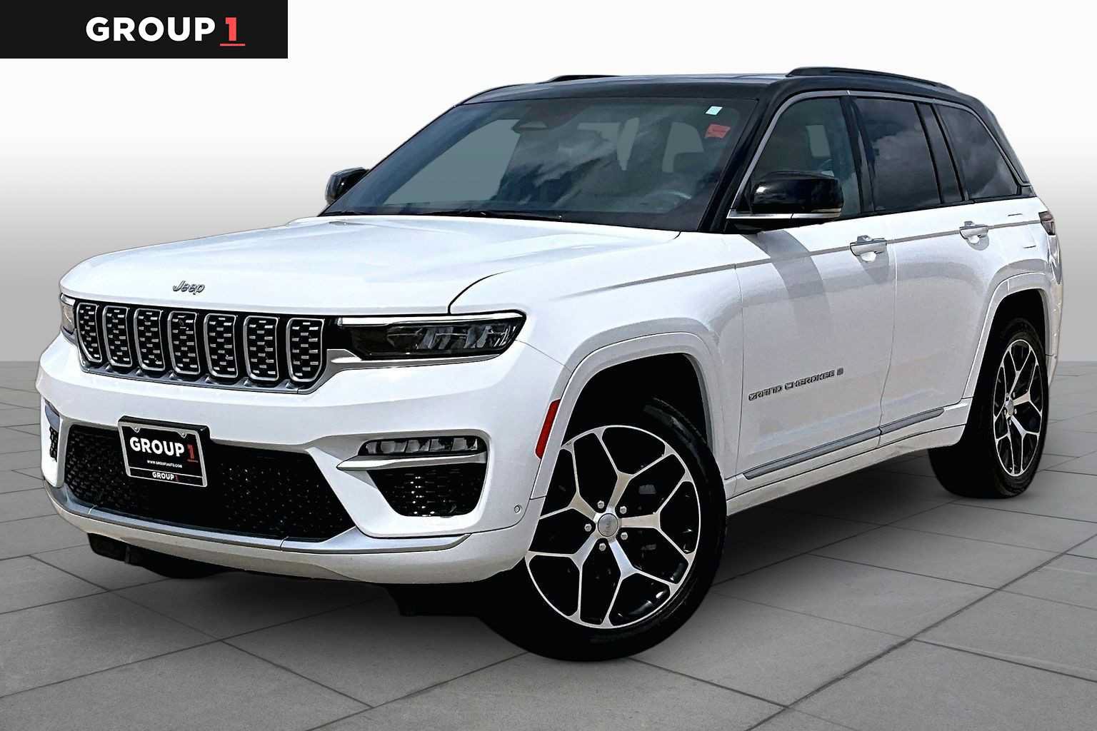 Used 2025 Jeep Grand Cherokee Summit AWD/4WD image 1