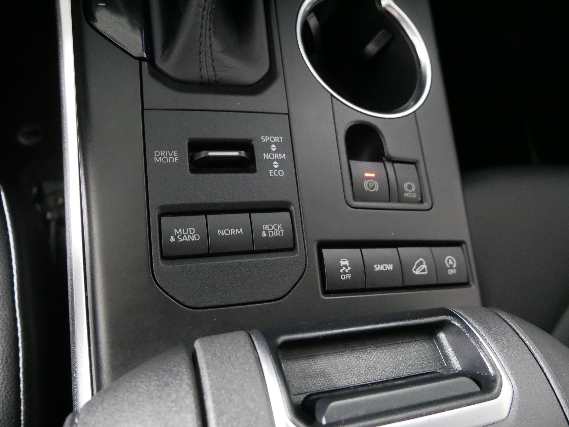 Used 2020 Toyota Highlander XLE AWD/4WD image 29