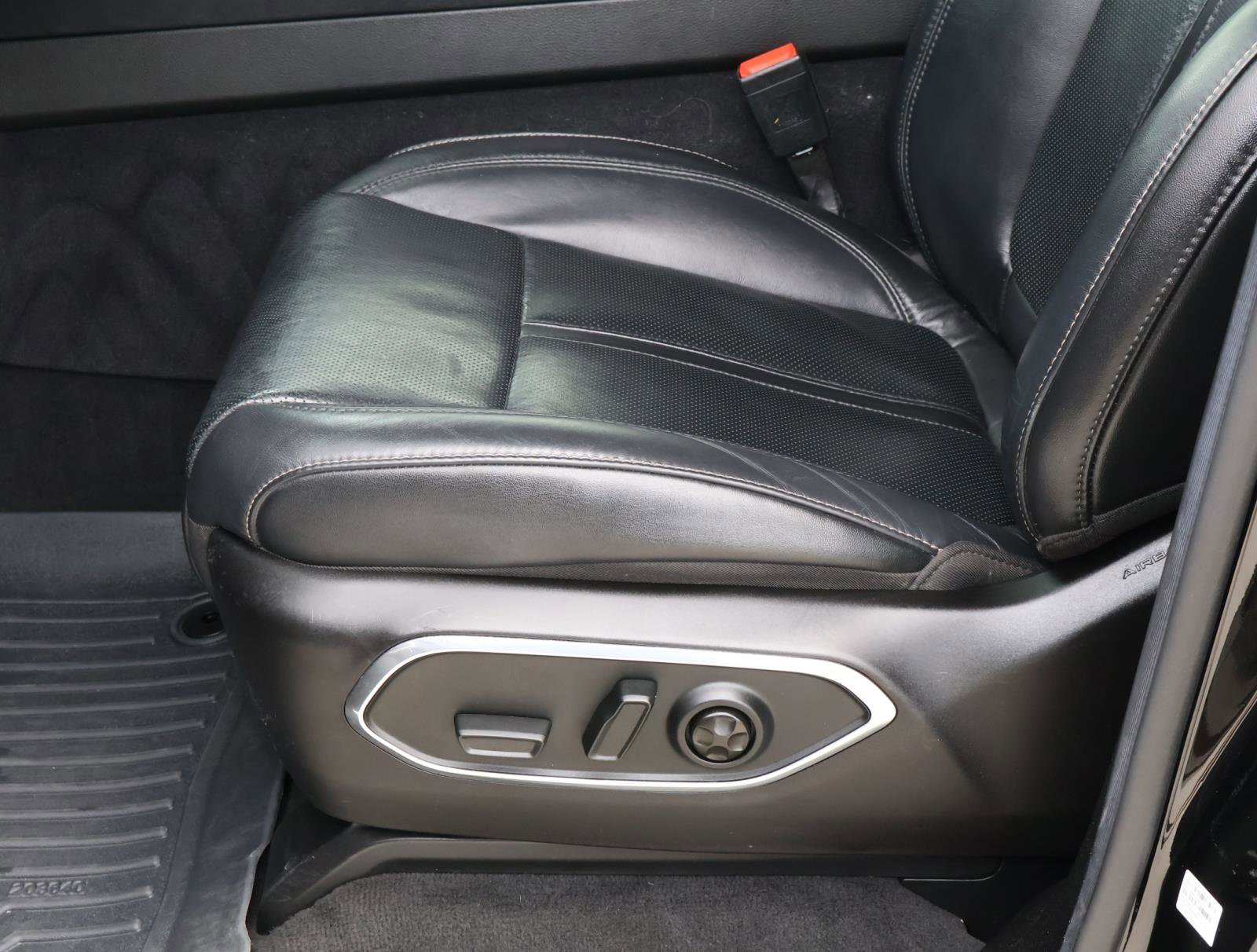 Used 2022 Jeep Wagoneer Series I w/ Premium Group I AWD/4WD image 16