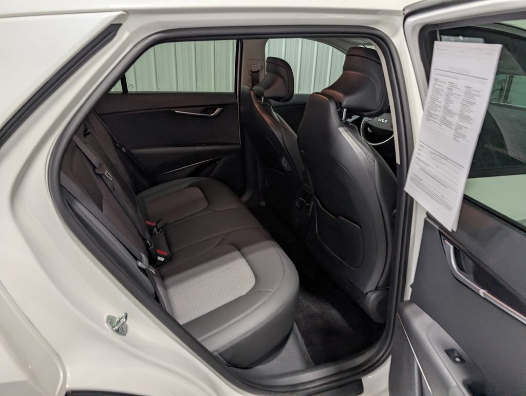 Used 2024 Kia Niro Wind FWD image 24