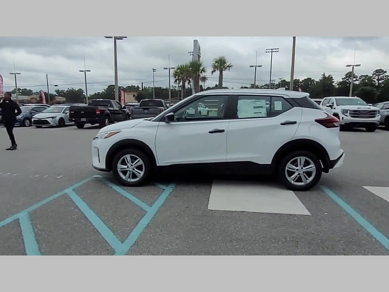 New 2025 Nissan Kicks Play S image 24