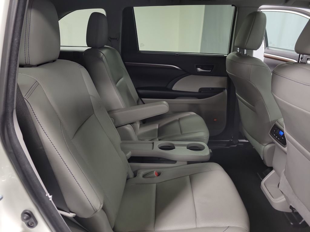 Used 2016 Toyota Highlander Limited image 25