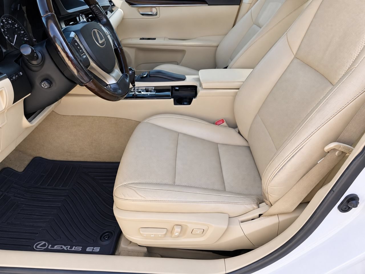 Used 2015 Lexus ES 350 w/ Luxury Package FWD image 12
