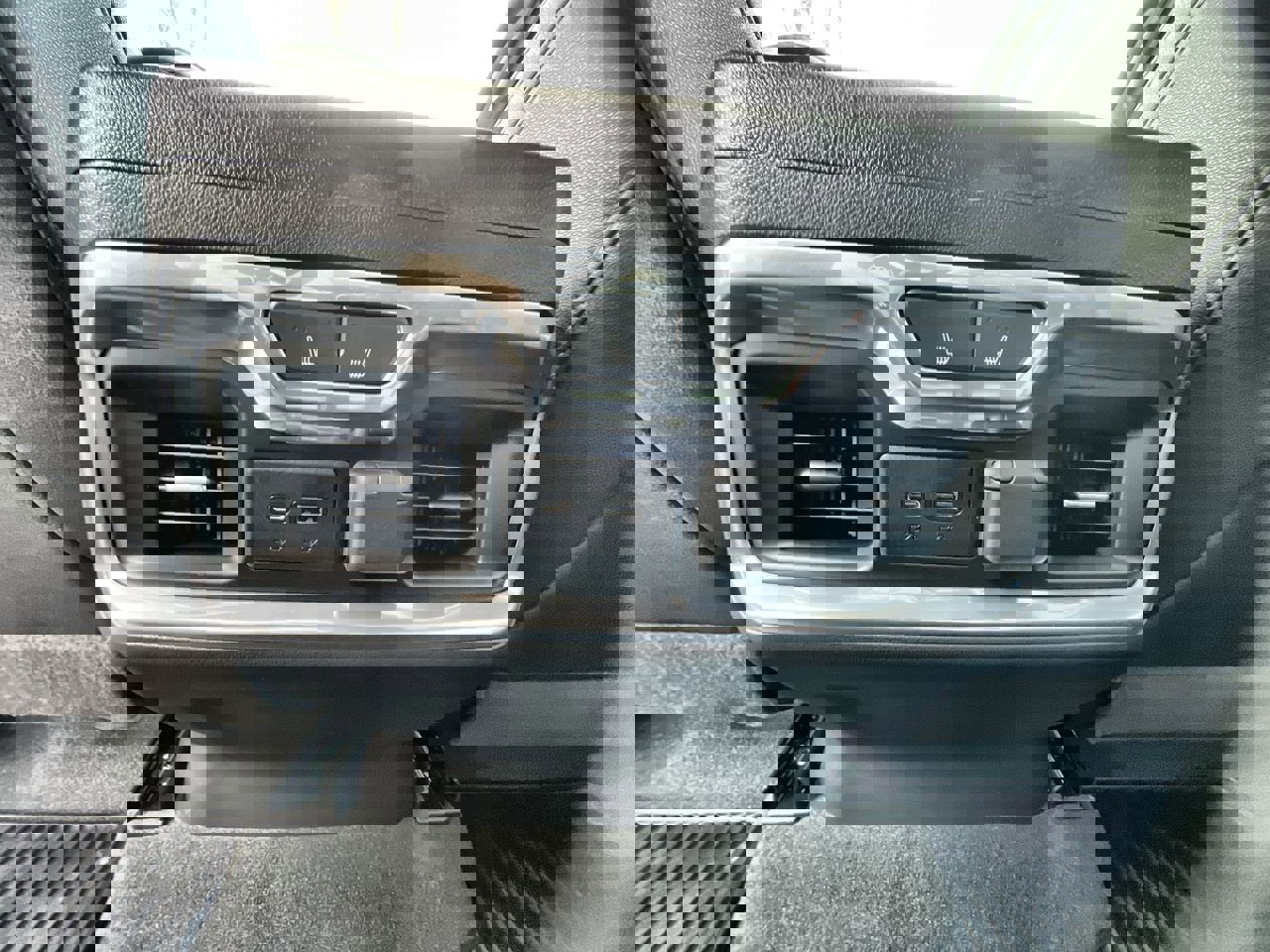 Used 2021 Chevrolet Silverado 1500 LTZ w/ Technology Package image 22