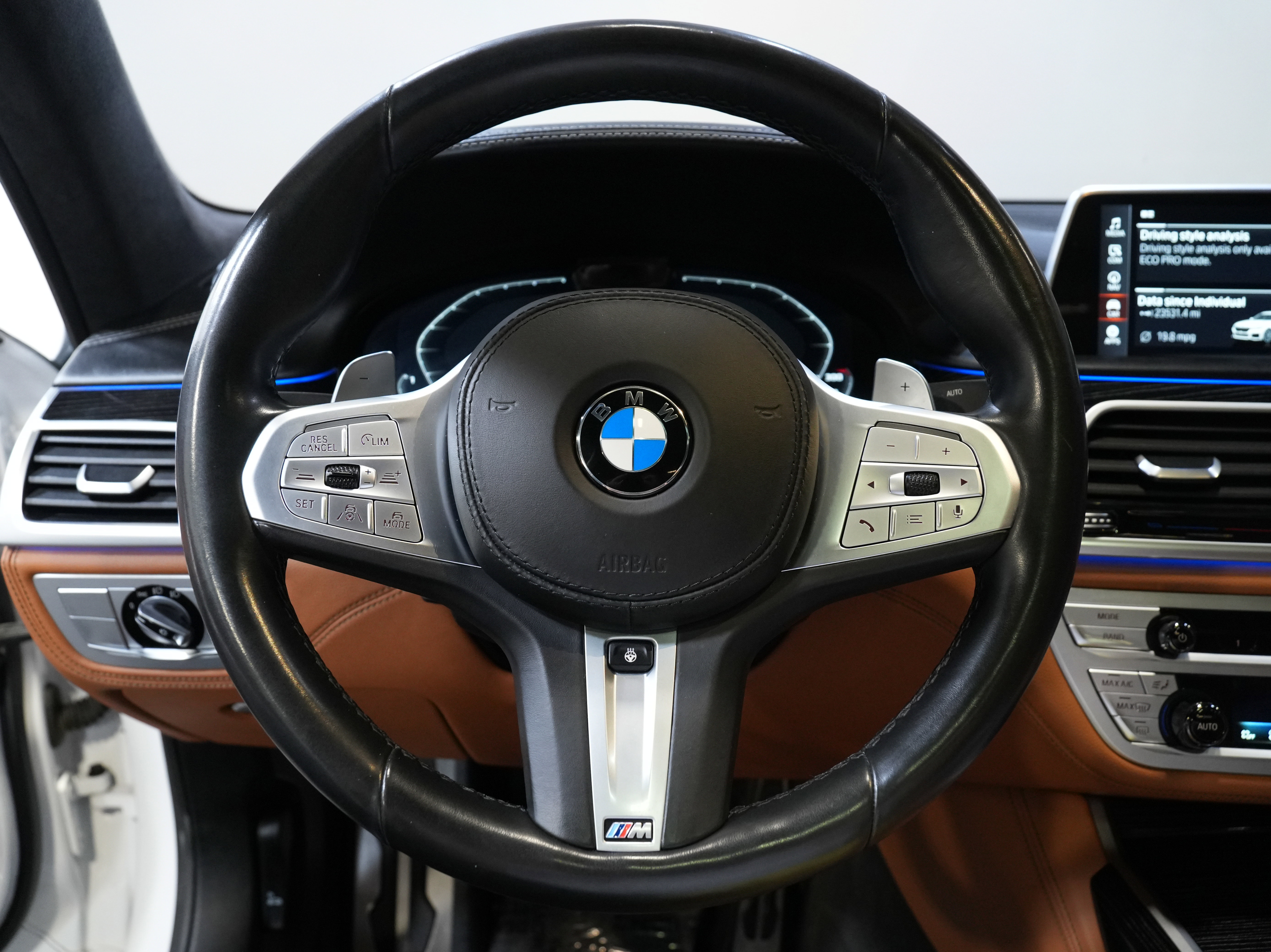 Used 2020 BMW 750i xDrive image 41