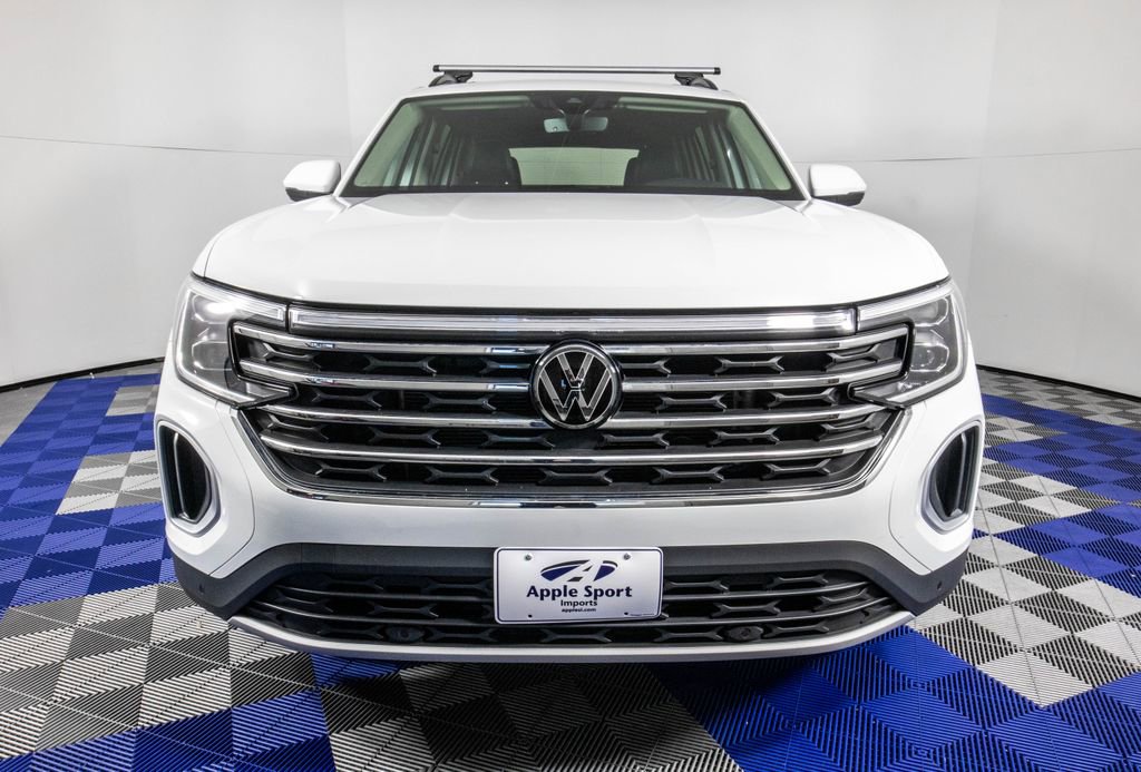 Used 2024 Volkswagen Atlas SE image 2