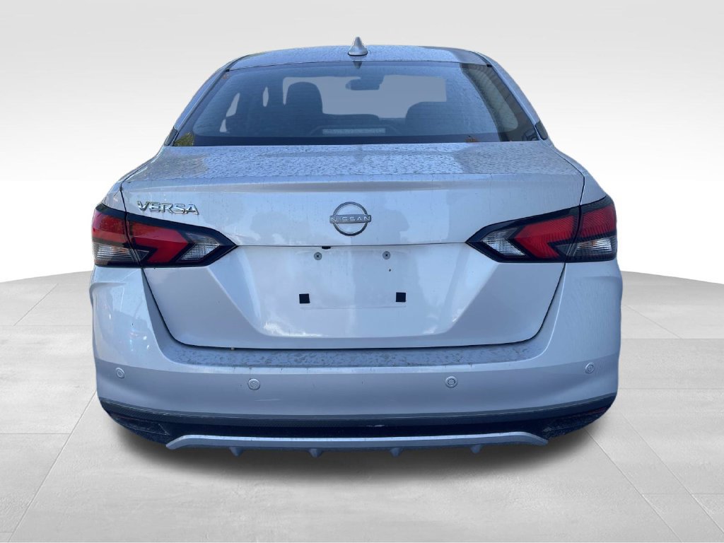Used 2025 Nissan Versa SV FWD image 5