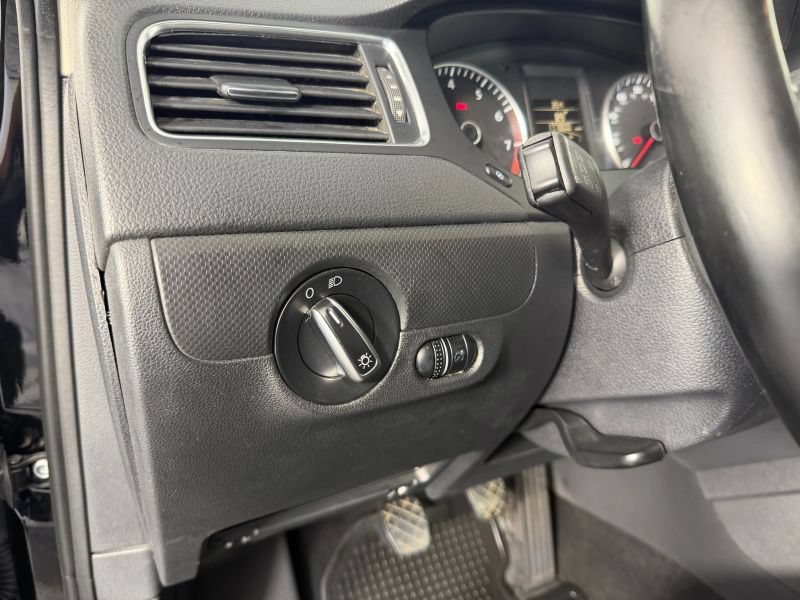 Used 2012 Volkswagen Jetta SE FWD image 79
