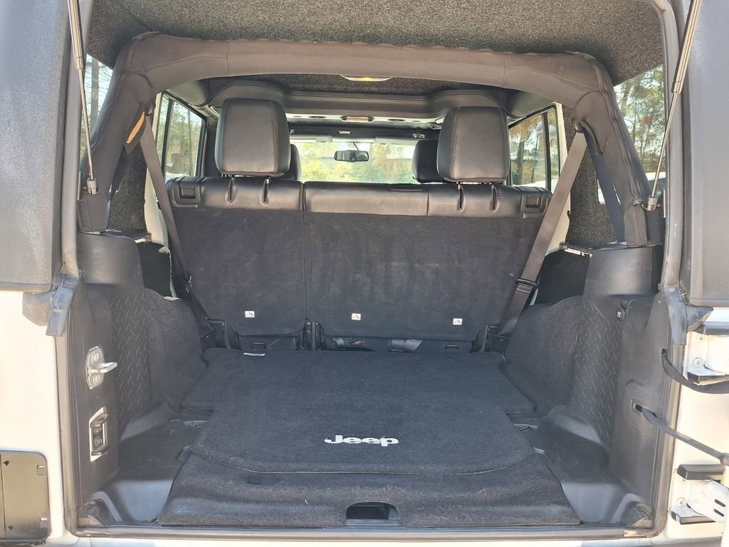 Used 2016 Jeep Wrangler Unlimited Sahara image 21