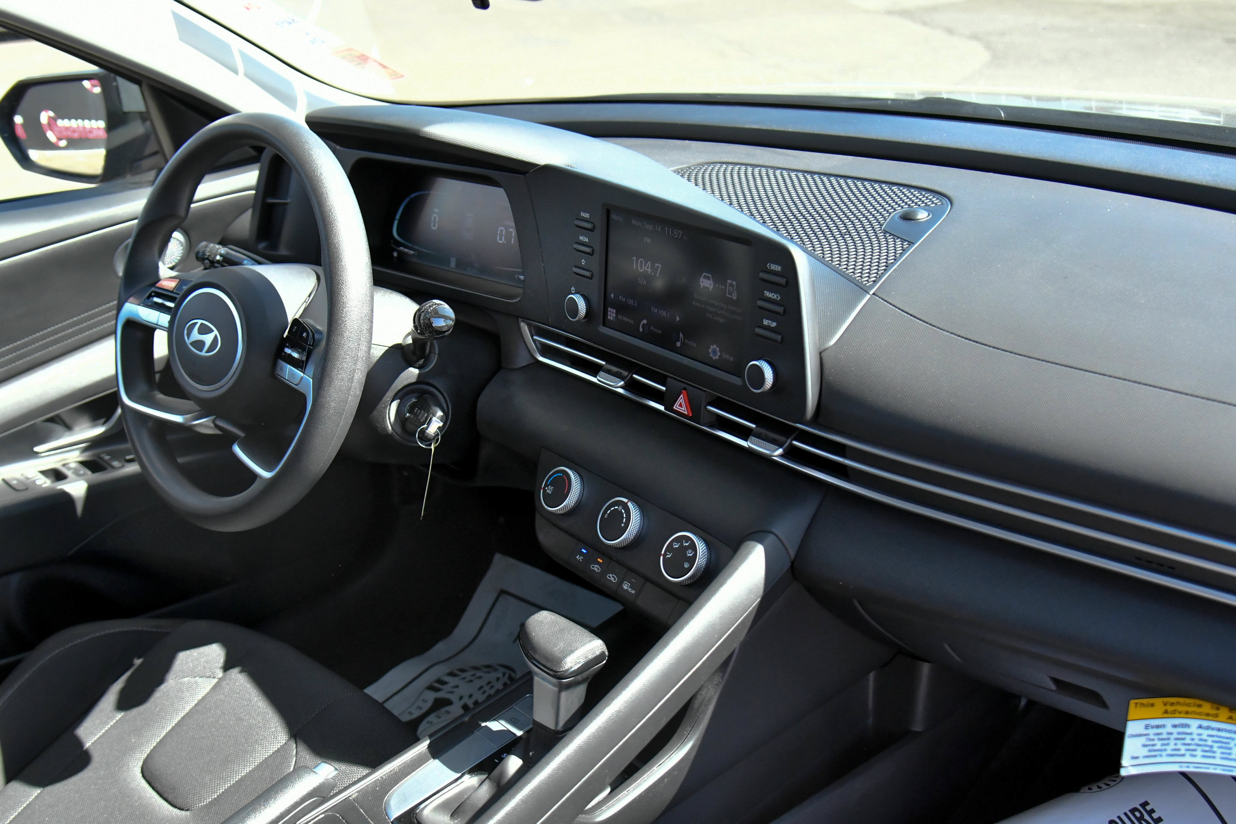 Used 2024 Hyundai Elantra SE FWD image 38
