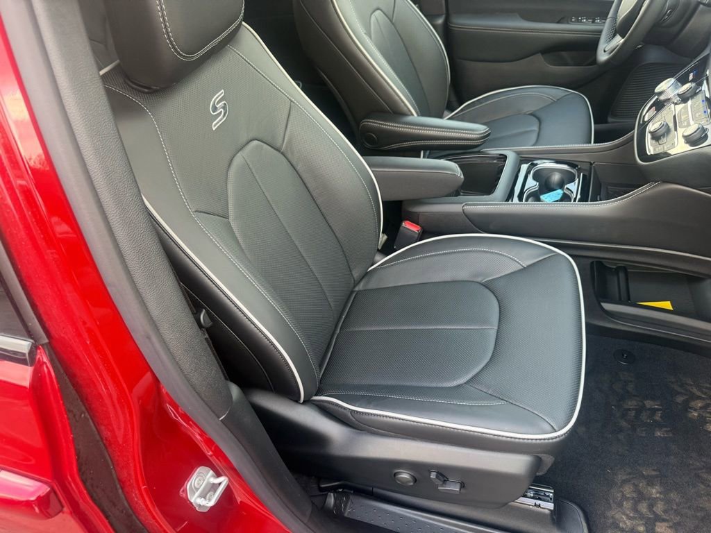 New 2026 Chrysler Pacifica Limited w/ S Appearance Package image 26