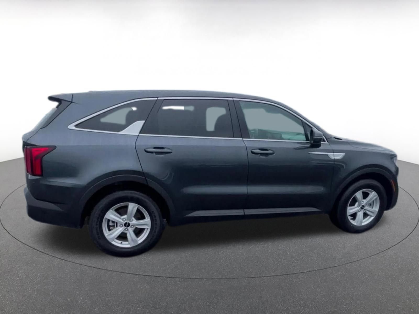 Used 2023 Kia Sorento LX image 16