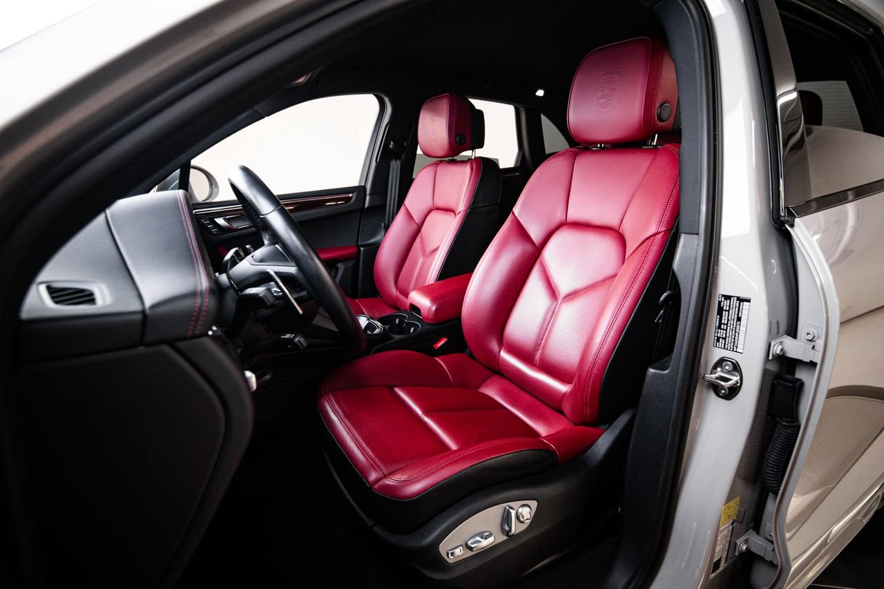 Certified 2023 Porsche Macan AWD/4WD image 5