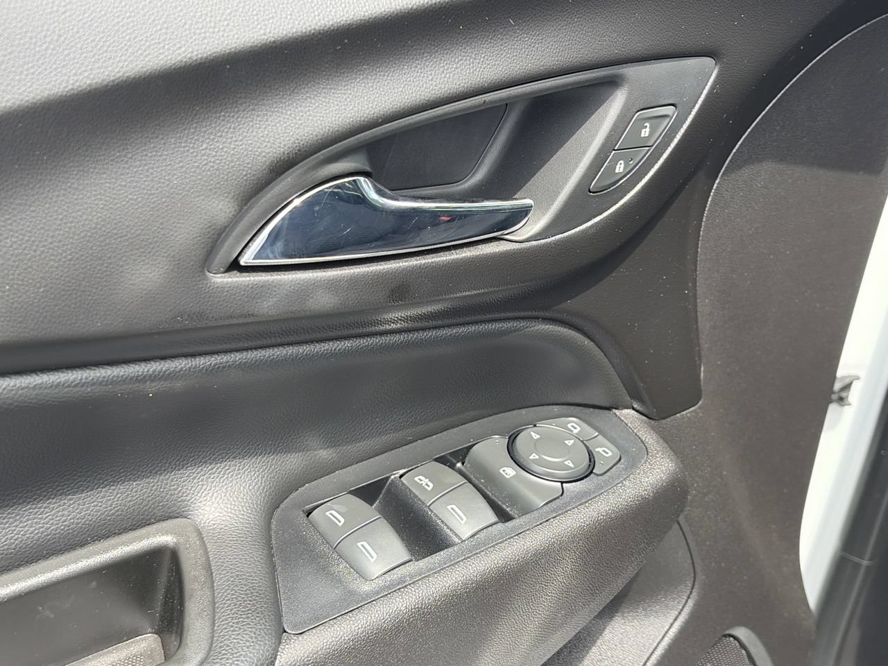 Used 2019 Chevrolet Equinox LT w/ Driver Convenience Package FWD image 25