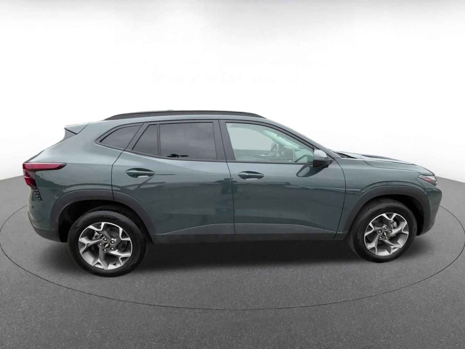 Used 2025 Chevrolet Trax LT w/ LT Convenience Package FWD image 20