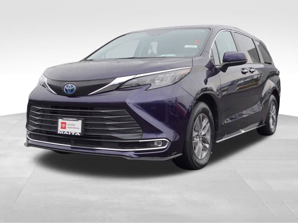 Certified 2024 Toyota Sienna XLE image 8
