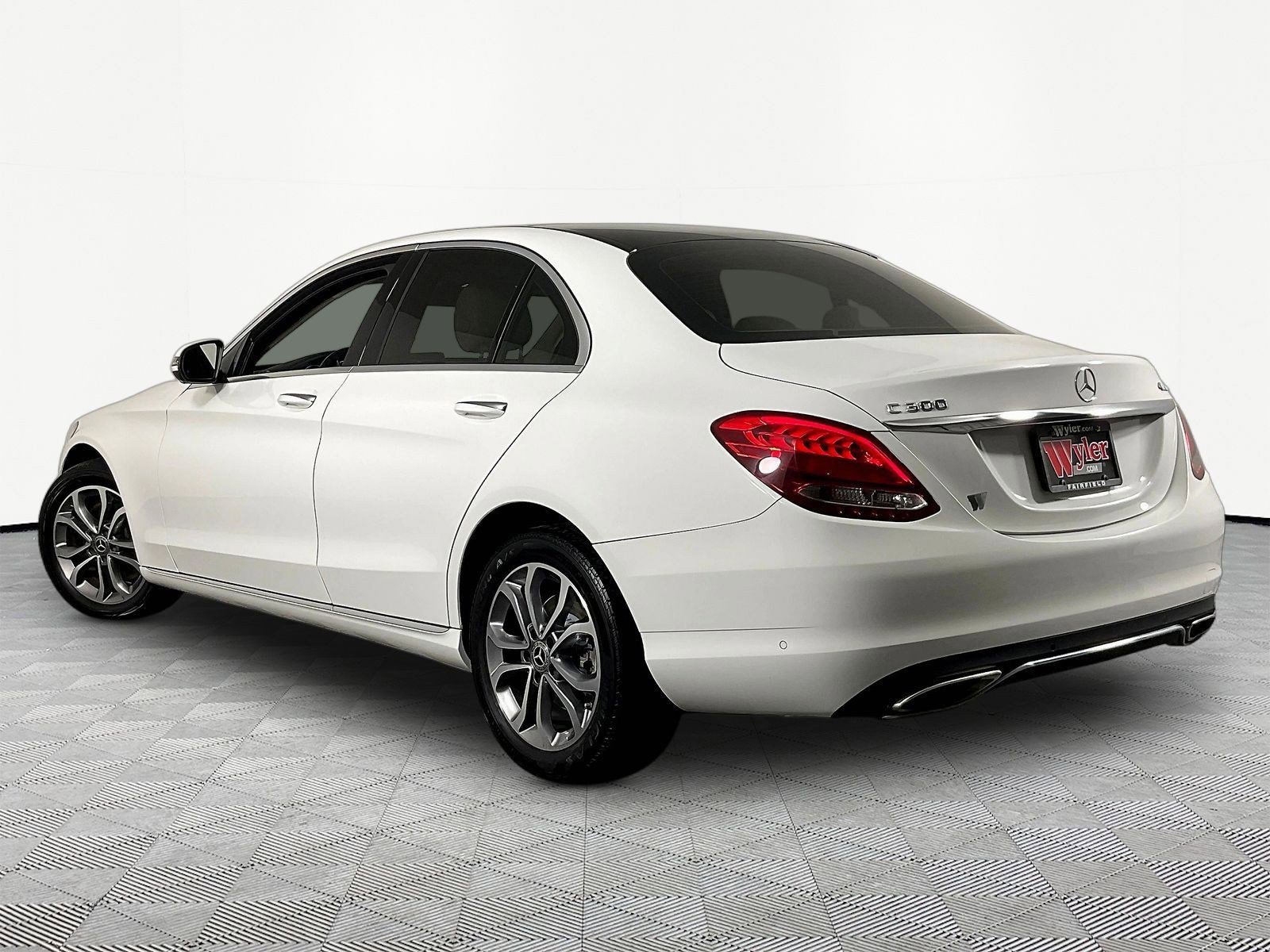 Used 2017 Mercedes-Benz C 300 4MATIC Sedan image 4