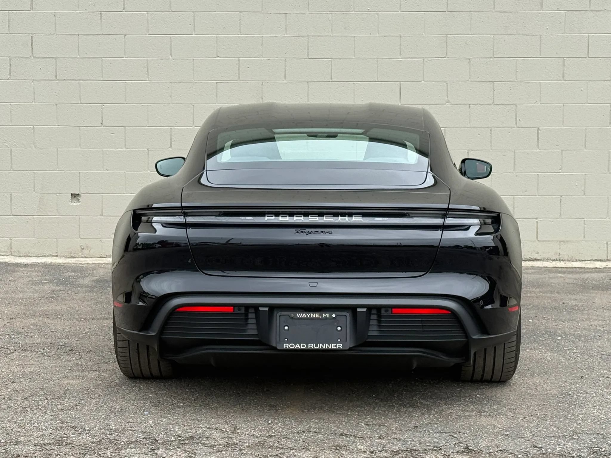 Used 2025 Porsche Taycan RWD image 9