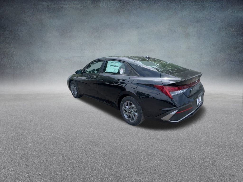 Used 2025 Hyundai Elantra Blue image 17