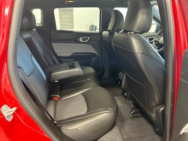 Used 2023 Jeep Compass Latitude w/ Convenience Group AWD/4WD image 17