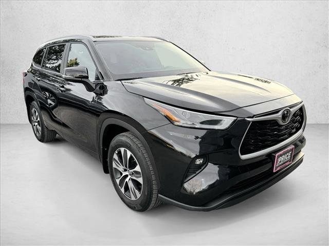 Used 2024 Toyota Highlander XLE image 3