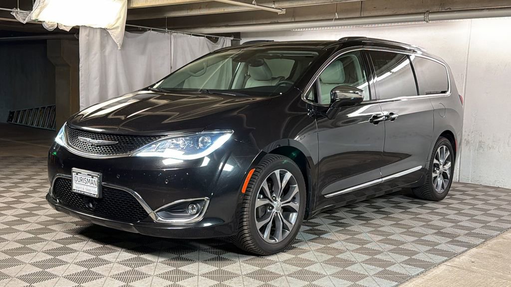 Used 2017 Chrysler Pacifica Limited FWD image 2