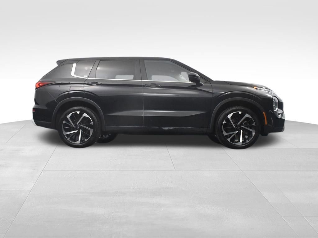 Used 2023 Mitsubishi Outlander SE image 48