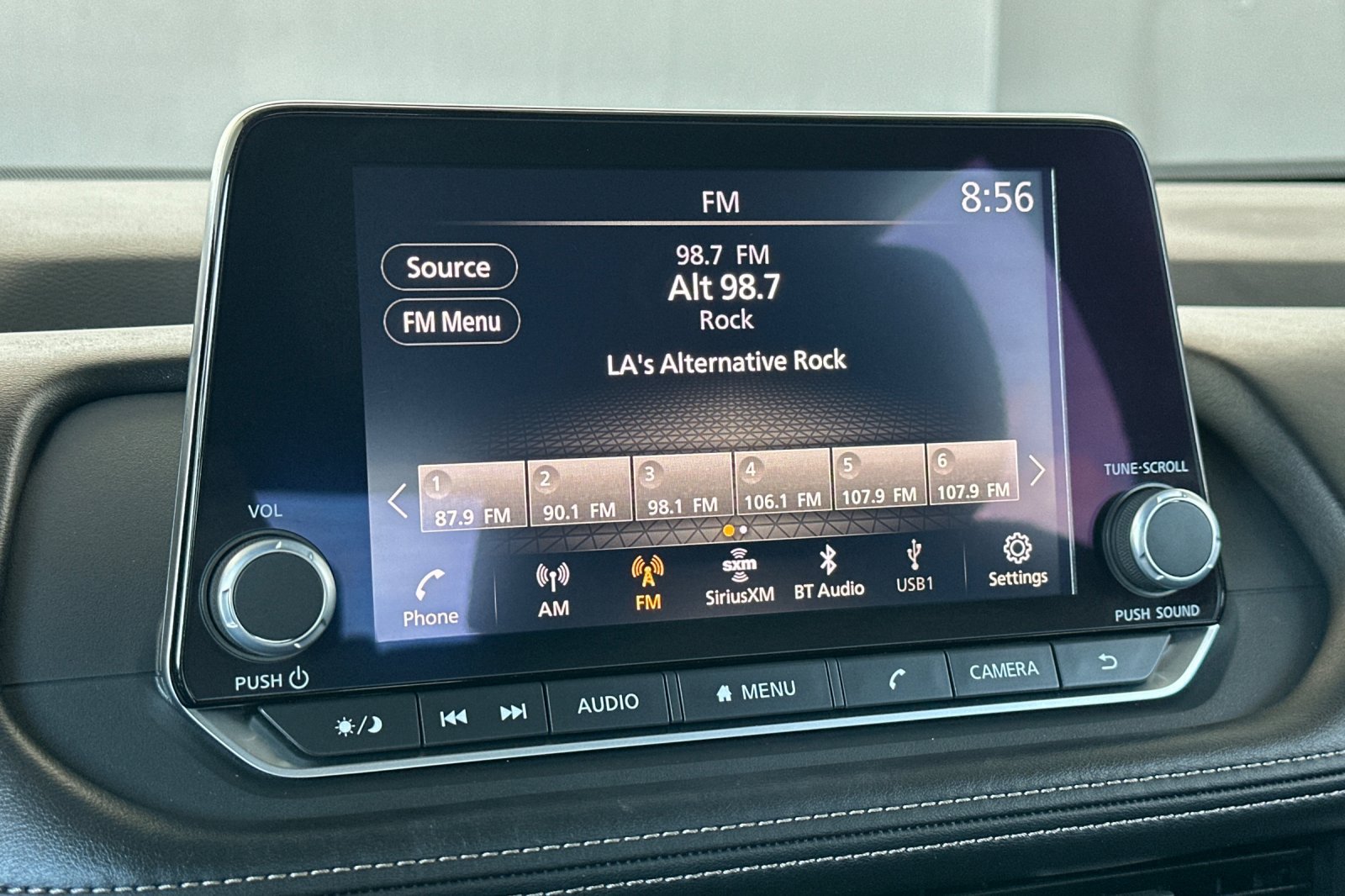 Used 2025 Nissan Rogue SV FWD image 25