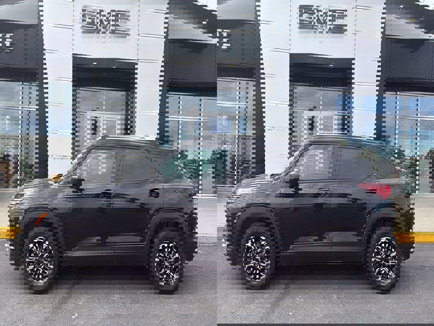 Used 2025 Chevrolet TrailBlazer LT image 1