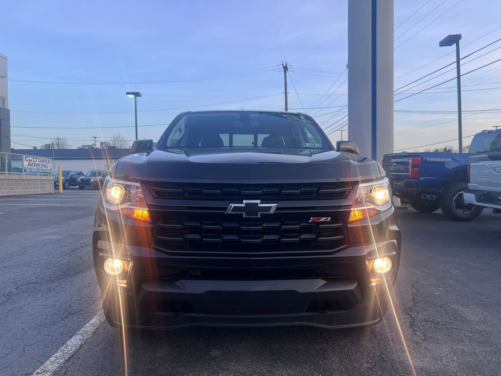Used 2022 Chevrolet Colorado Z71 w/ Z71 Midnight Edition image 2
