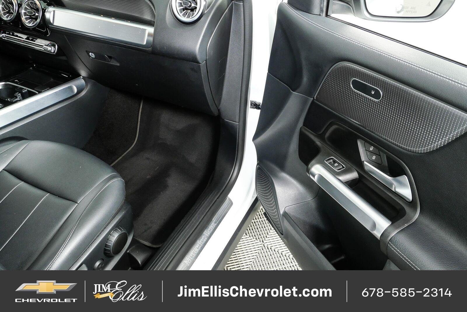 Used 2022 Mercedes-Benz GLB 250 w/ Premium Package Lite image 23