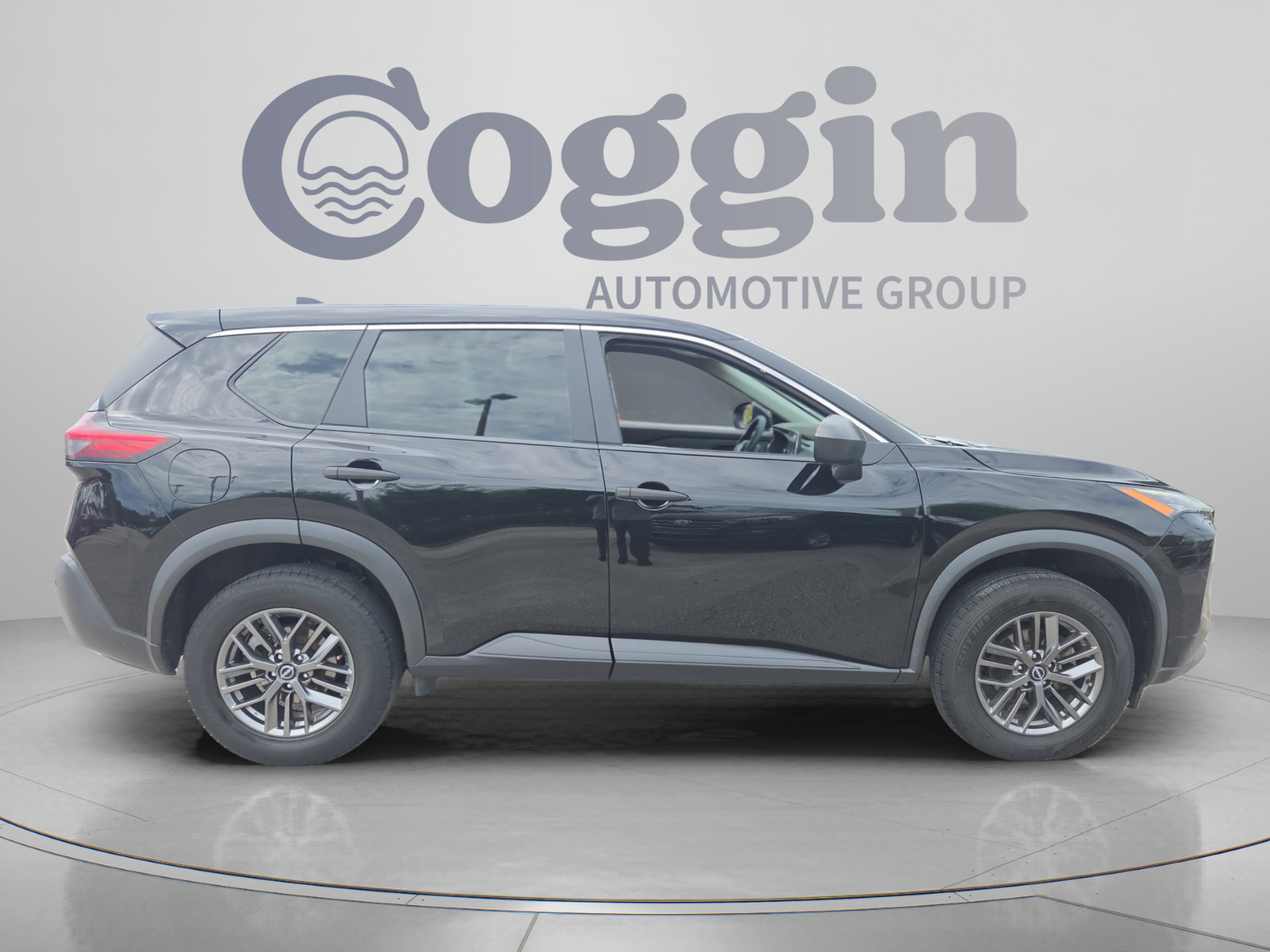 Used 2023 Nissan Rogue S AWD/4WD image 6