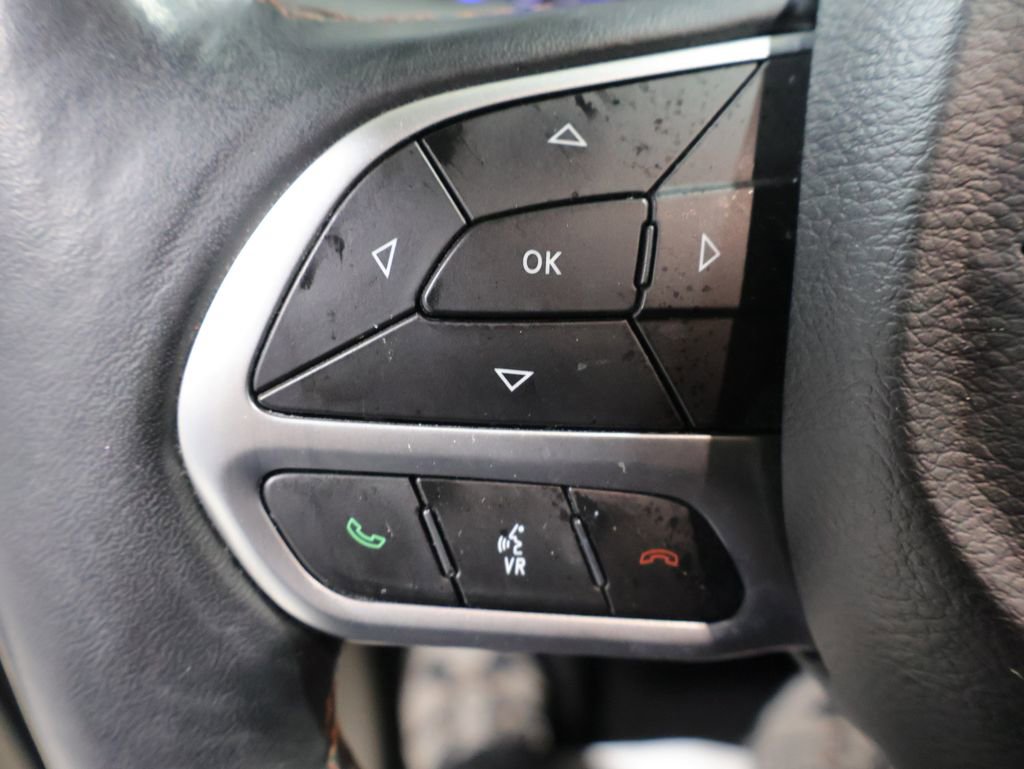Used 2018 Chrysler Pacifica Touring-L Plus FWD image 32